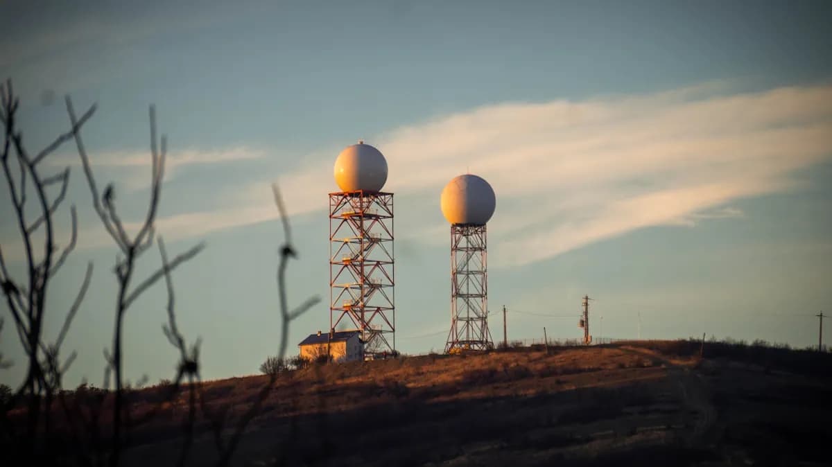 Nouvelle IA transforme les données satellites pour optimiser l’urbanisme et la gestion climatique en 2026