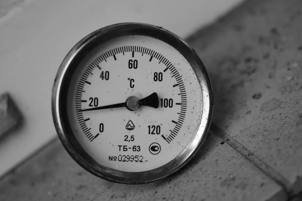 Pourquoi les jours de chute brutale de température en hiver divergent entre hémisphères