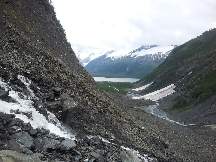 Discovery of 1,750 Earthquakes along Alaska's Microplate