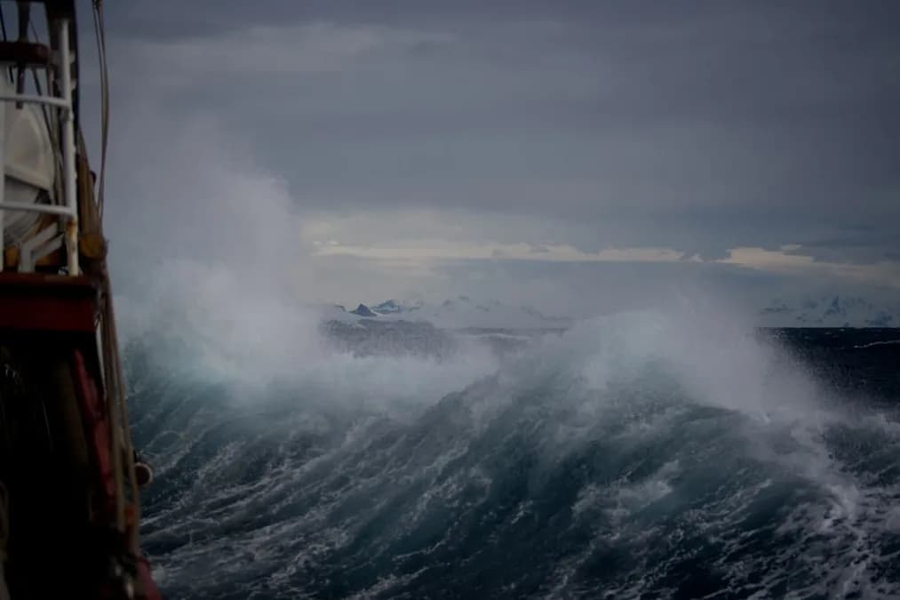 Earthquake in the Philippines: One Dead and Tsunami Alert