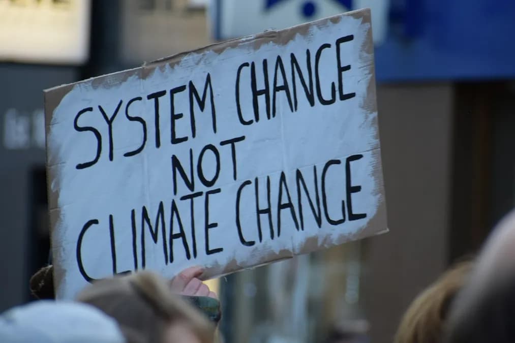 Canada face à une hausse de 5 °C d'ici la fin du siècle : que disent les nouveaux rapports climatiques