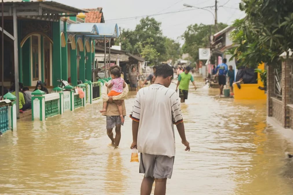 Comment l'urbanisation amplifie le risque d'inondation en France malgré des précipitations stables