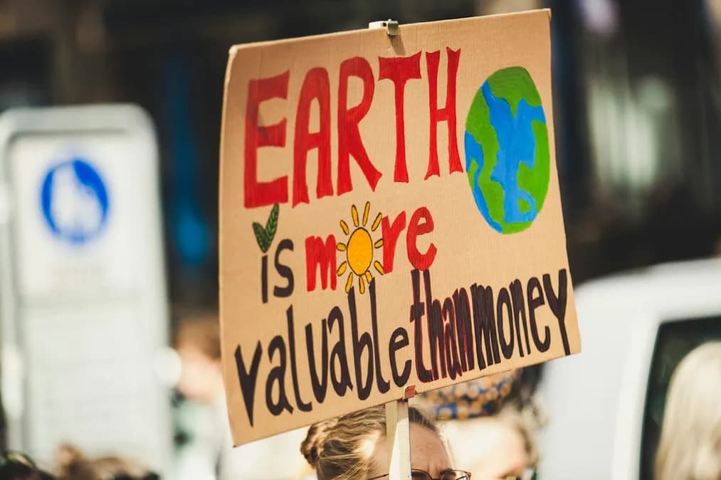 Comment l’éolien et le solaire ont évité au Royaume‑Uni 5,9 milliards de livres d’importations de gaz pendant la crise d’Hormuz